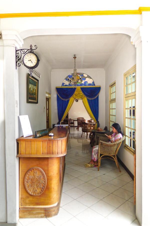 Hotel Tulips Джокякарта Екстериор снимка