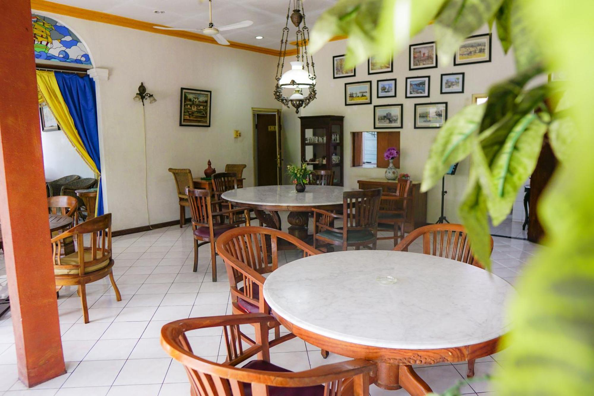 Hotel Tulips Джокякарта Екстериор снимка
