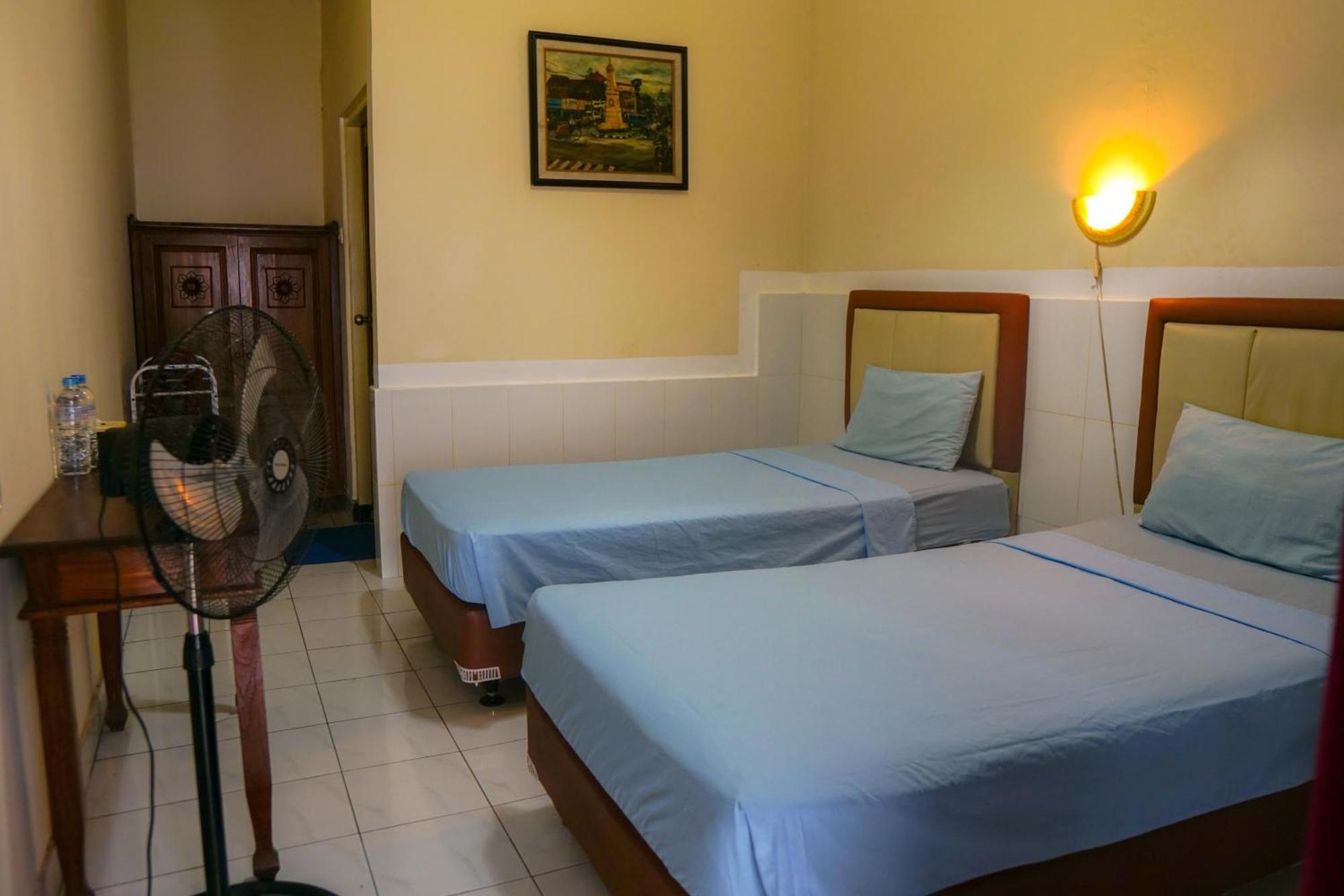 Hotel Tulips Джокякарта Екстериор снимка
